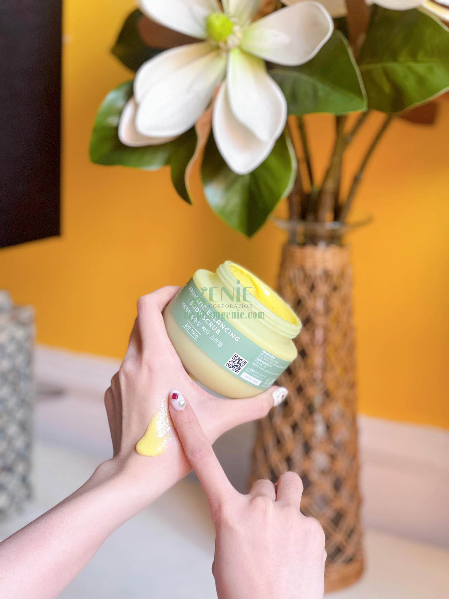 Aromatic balancing body scrub