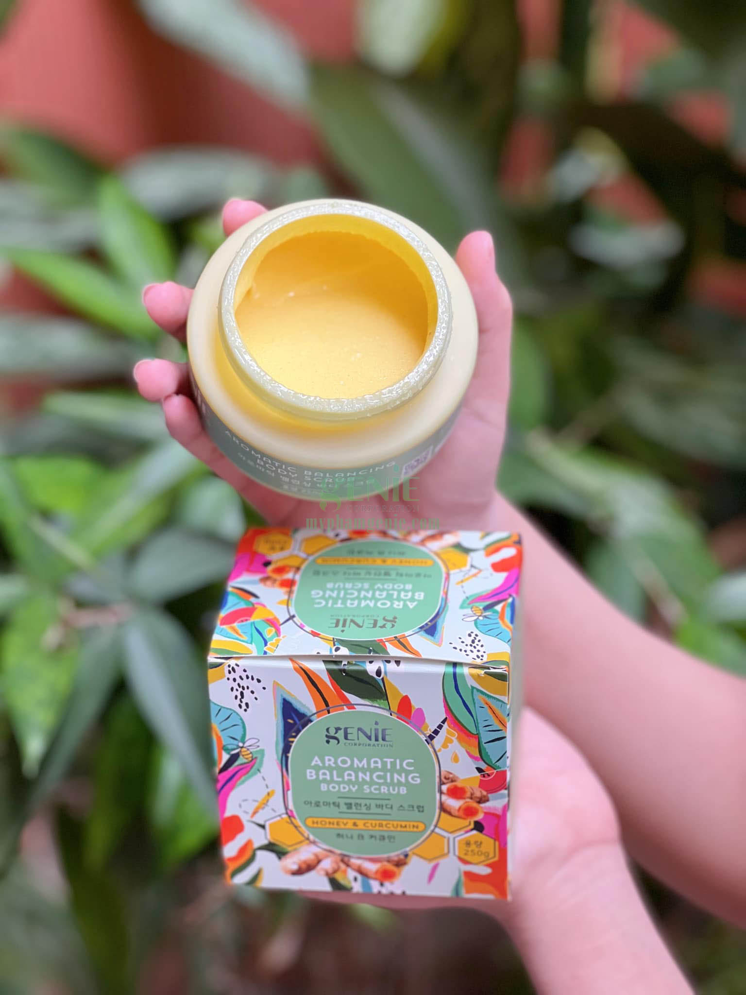 Aromatic balancing body scrub