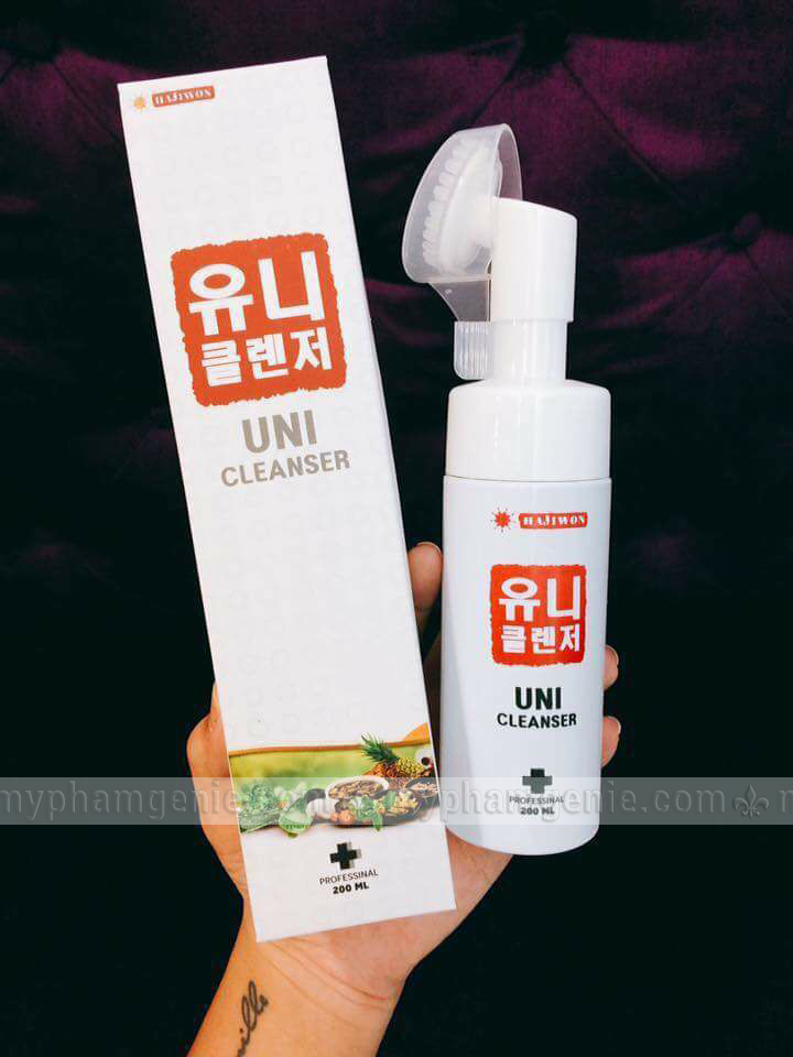 Sữa rửa mặt trị mụn